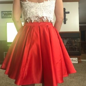 I’m selling this beautiful homecoming/prom dress!